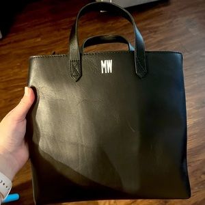 Zip top transport cross body